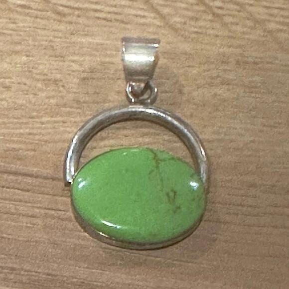 Mexican Sterling Silver Green Stone Pendant - Picture 2 of 4